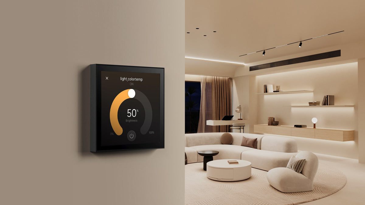 ORVIBO MixPad M5 dimming the lights in a warm living room